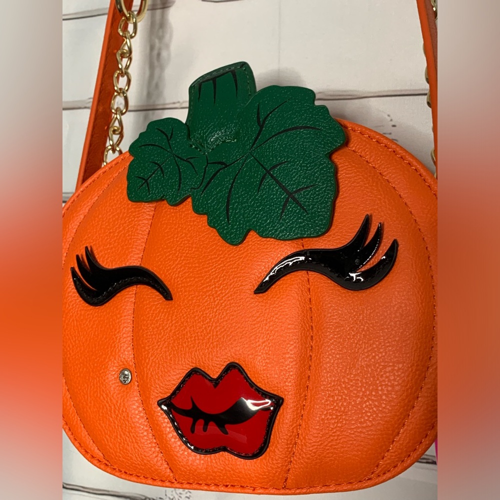 Betsey Johnson Orange XO Pumpkin Face Crossbody Bag NWT - Picture 3 of 13
